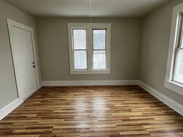 376 Union St #4