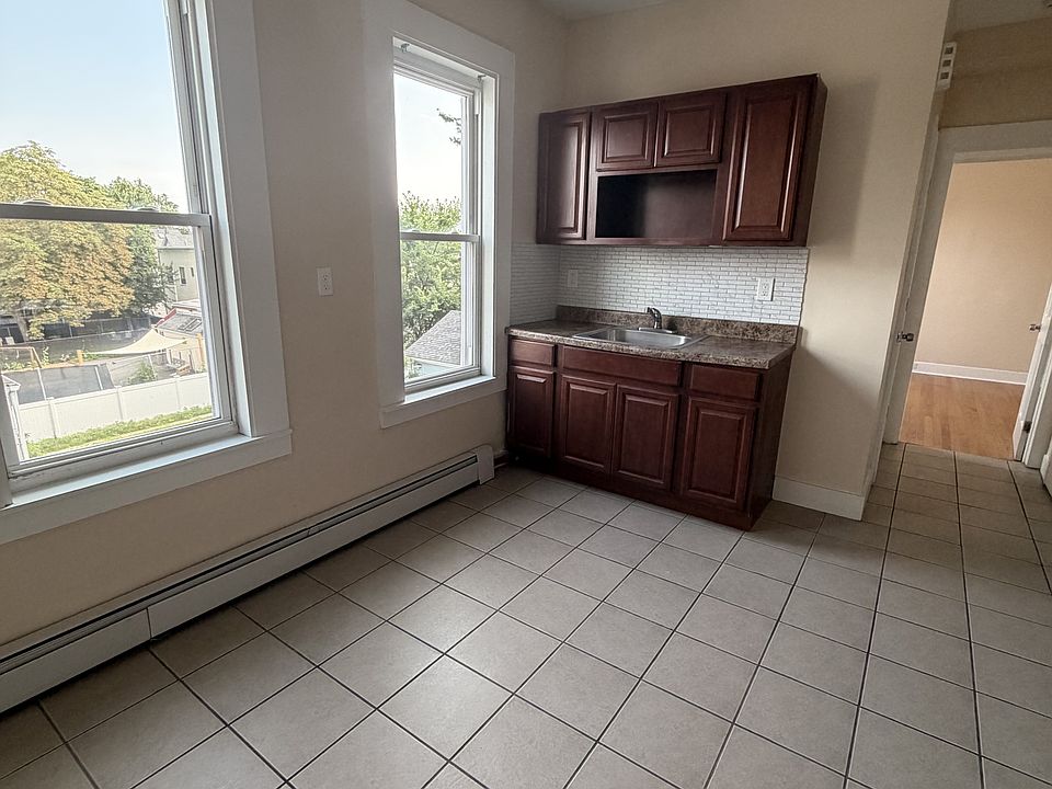 1st image of 373-375 Blatchley Ave #3A