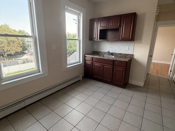 373-375 Blatchley Ave #3A, New Haven, CT 06513