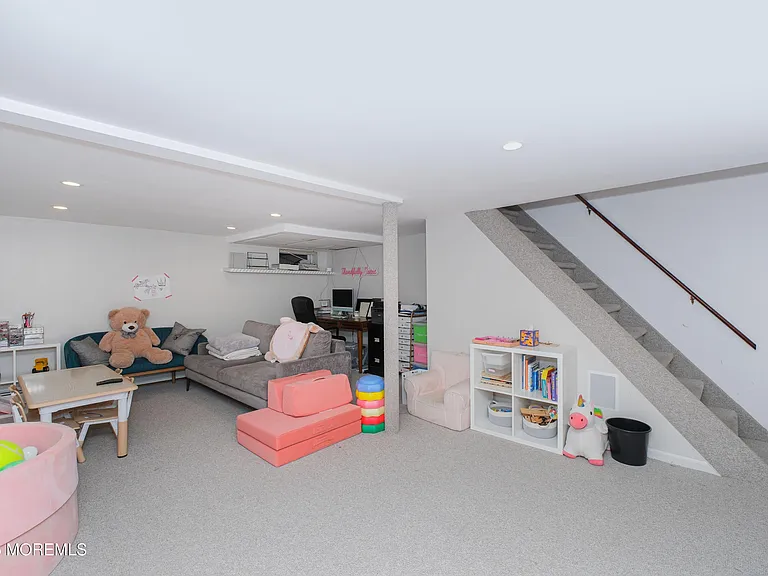 209 Woodcrest Rd — Photo 33