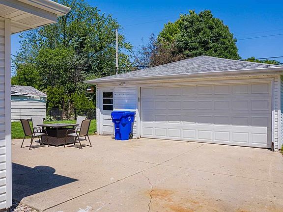 2 Car Detached Garage