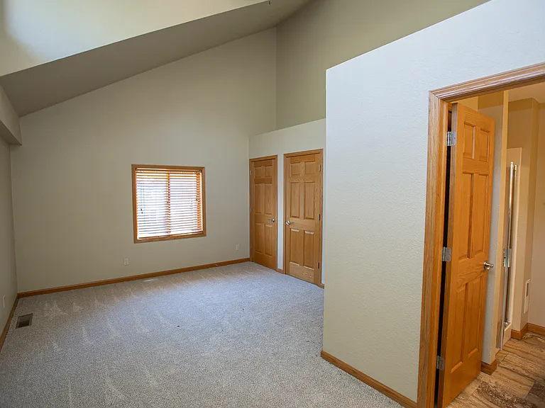 1015 Madison St E — Photo 18