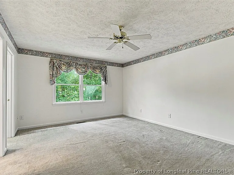 709 Essex Ct — Photo 15