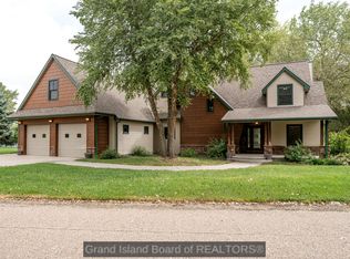 51 Sonja Dr, Doniphan, NE 68832