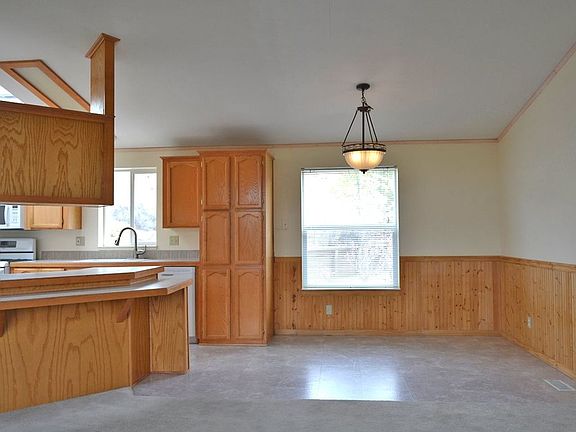 3rd image of 108 Walker St