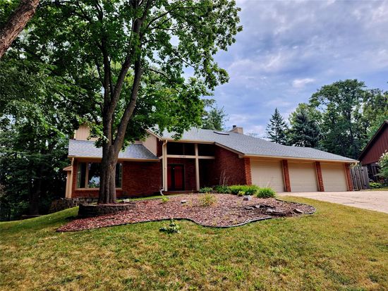 10580 Greenbelt Dr, Clive, IA 50325
