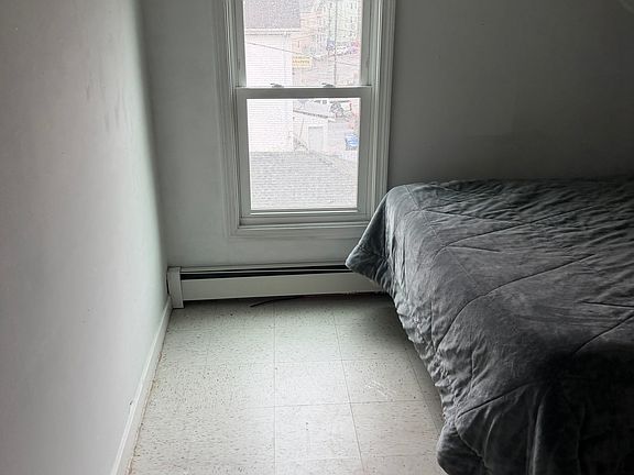 4th image of 32 Cutting Ave