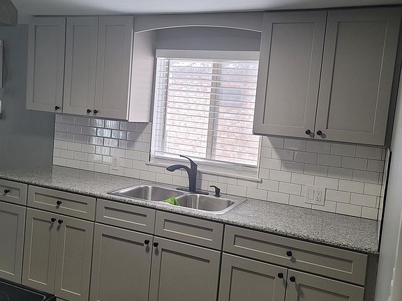 5th image of 115 Robert Dr #1