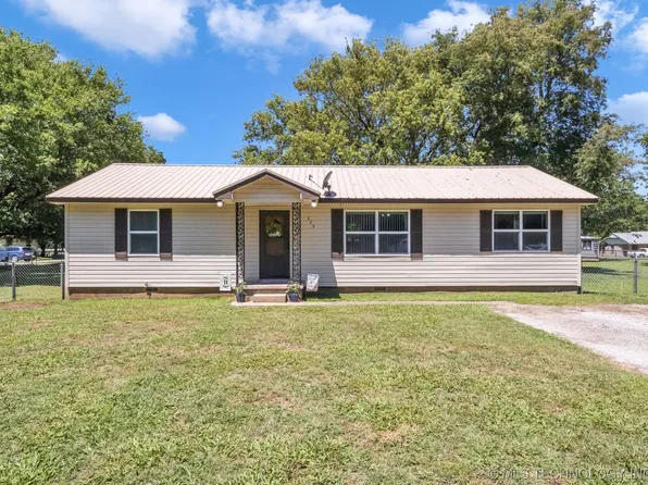 223 S Maple St, Oologah, OK 74053