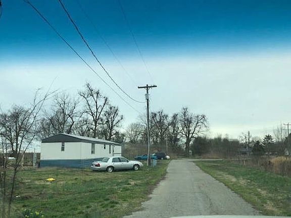 Exterior Neighborhood (street photo)