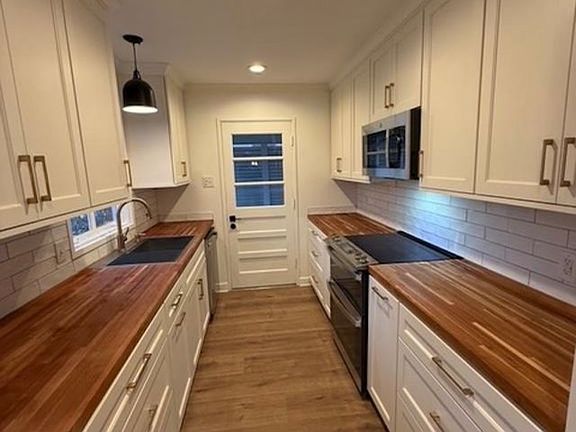 3rd image of 4482 Charleswood Ave