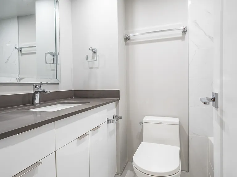 88 Bloor St E — Photo 10