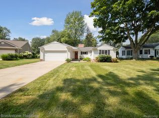 771 Gertrude Rd, Waterford, MI 48328