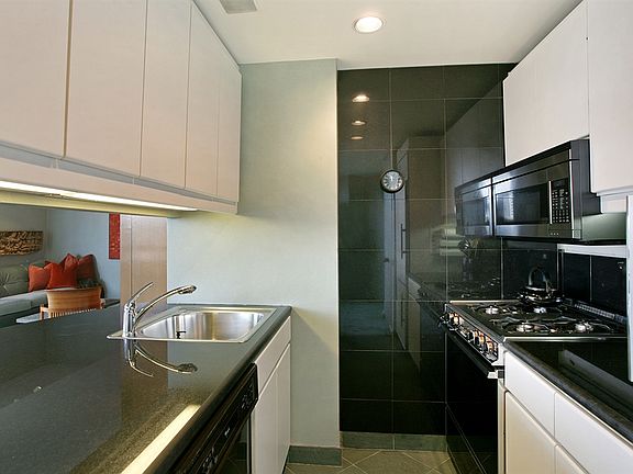 2nd image of 225 W 83rd St APT 22Z