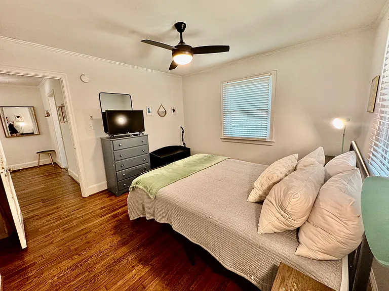 2826 Lincoln St — Photo 13