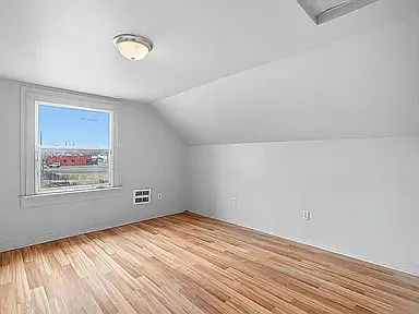 913 E Illinois Ave — Photo 6