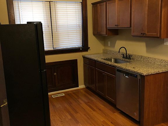 4th image of 1025 Art Hill Pl #2