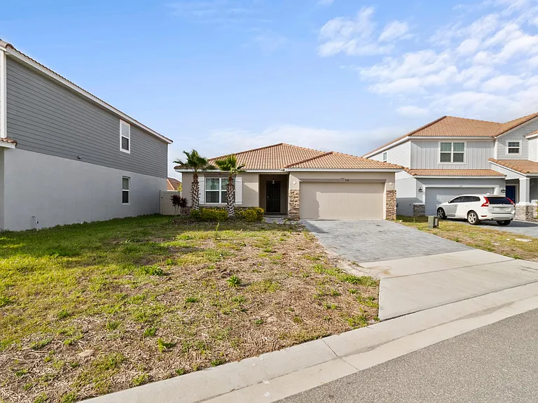 1154 Oak Bluff Dr — Photo 2