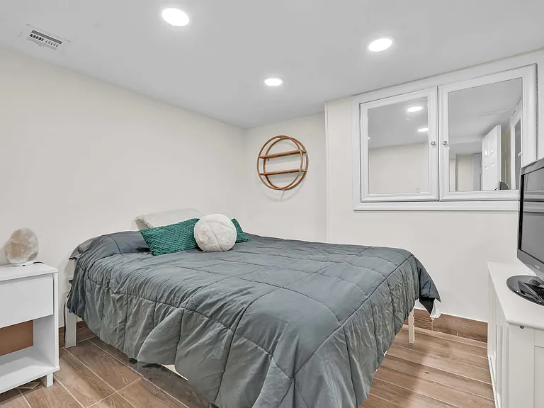 20-39 31st St #1W — Photo 8