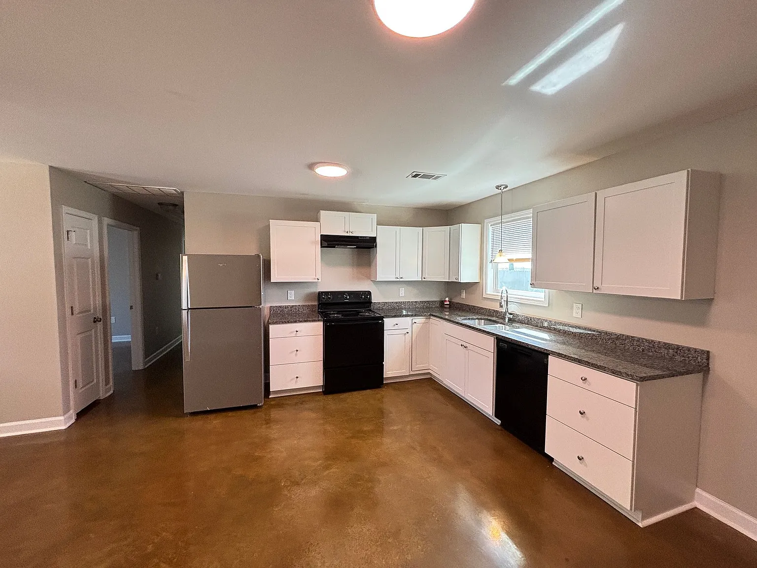 213 Teresa Ln — Photo 4