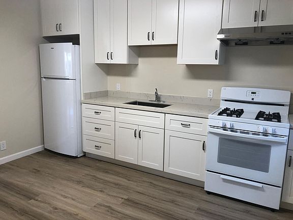 3rd image of 724 Green Ave