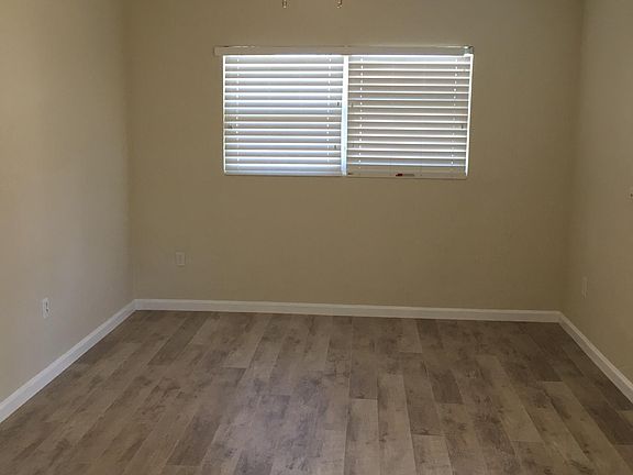 4th image of 207 Pierce Ave #B