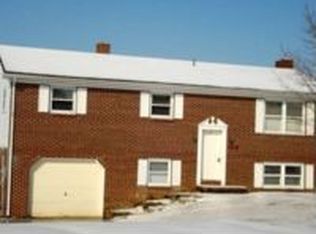 4617 View Dr, Spring Grove, PA 17362