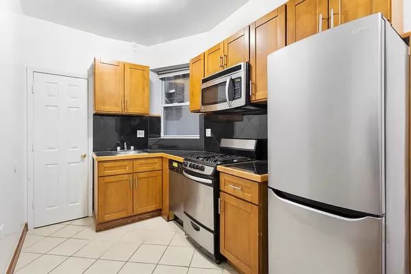 1st image of 5 Cornelia St APT 1a