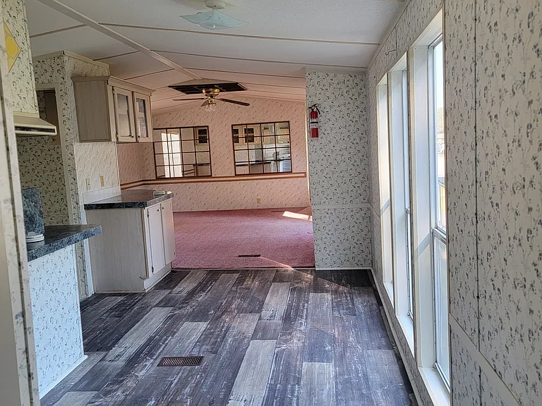 926 Hollywood Dr #7 — Photo 2