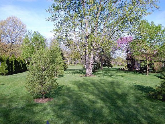 Screened Porch Overlooks Course Ponds