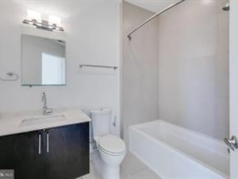 1106 N Hope St — Photo 4