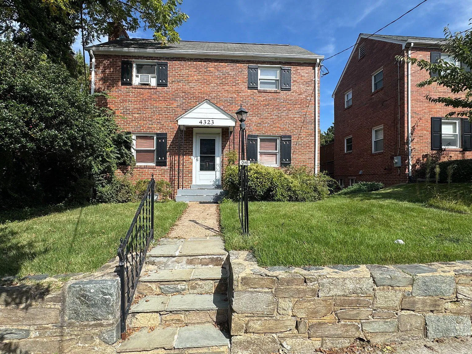 3 bed, 1.5 bath, 1260 sqft, $4,400 — Photo 1