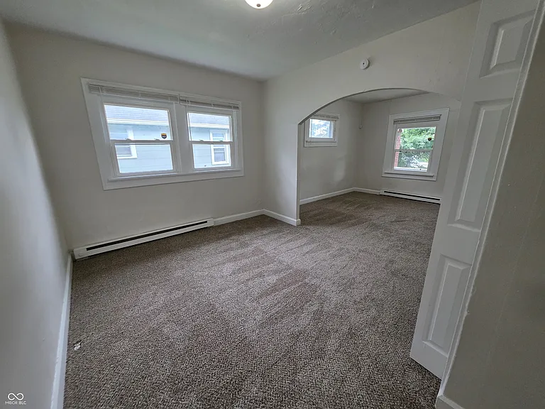 833 N Gladstone Ave — Photo 6