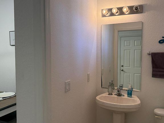 4th image of 976 Abaco Lane