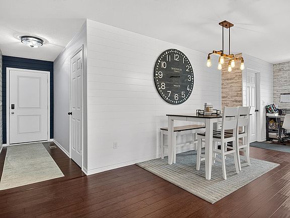 4th image of 6915 Winterberry Rd