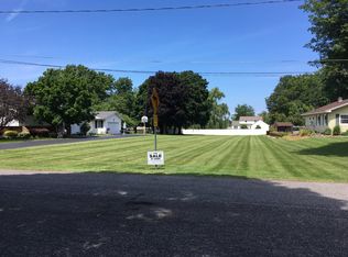 Cayuga Dr, Lewiston, NY 14092