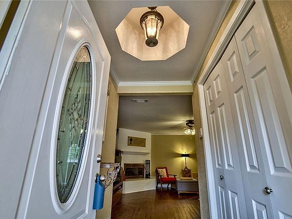 2nd image of 5601 Shady Hill Ln