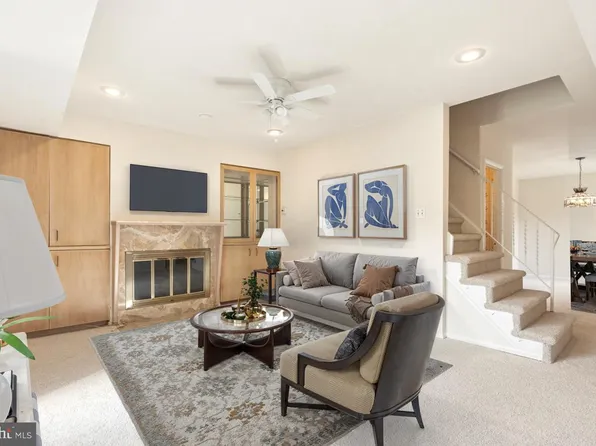 700 Ardmore Ave APT 621, Ardmore, PA 19003