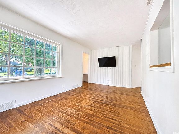 4th image of 402 W College Ave