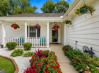 1729 Brandi Ln, Loganville, GA 30052