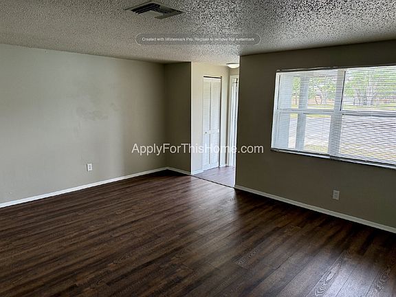 4th image of 7049 Creekside Ct N