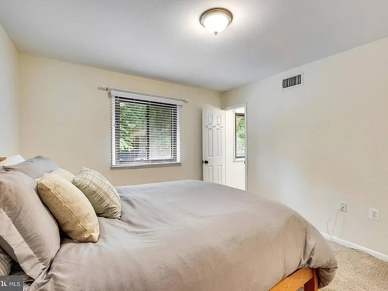 2373 Emerald Heights Ct — Photo 14