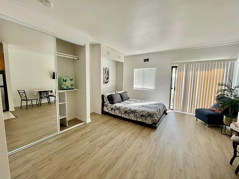 2650 Broadway #216 — Photo 6