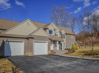 9 Clubhouse Rd, Hamburg, NJ 07419