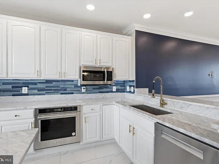 812 Sydney Ter NE — Photo 12