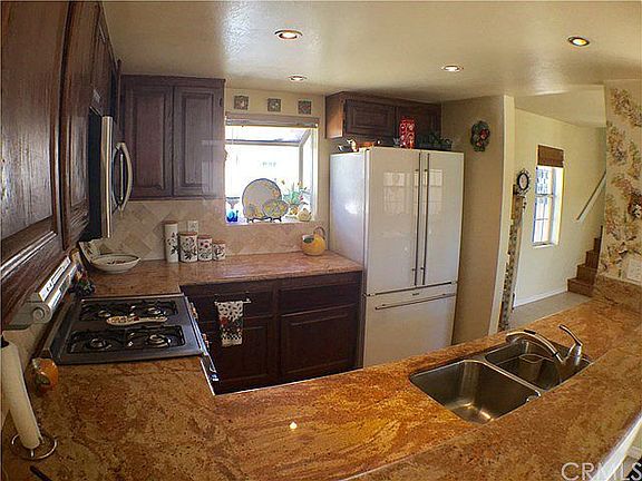 4th image of 10633 Walnut St