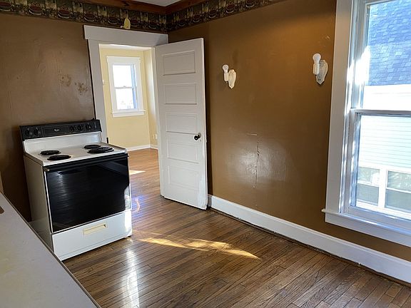 3rd image of 430 1/2 W Main St