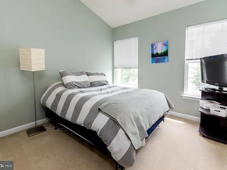 2020 University Blvd W #12 — Photo 1