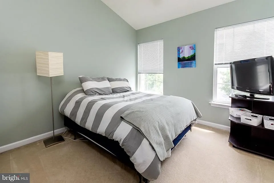 2020 University Blvd W #12