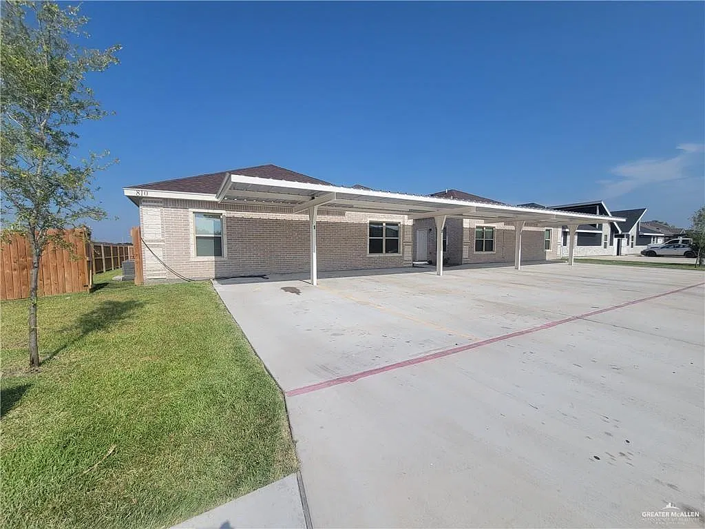 2 bed, 2.0 bath, 3960 sqft, $925 — Photo 2